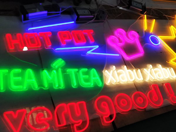 連鎖餐飲店霓虹燈標(biāo)識;室內(nèi)霓虹燈;日合霓虹燈標(biāo)識制作