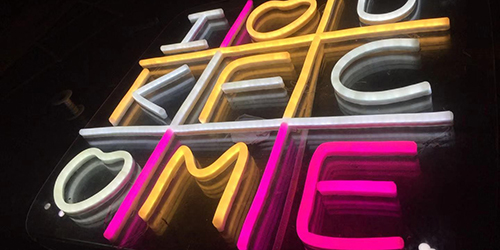 霓虹燈造型字;霓虹燈發(fā)光字;日合霓虹燈標識制作