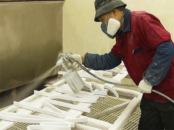 日合標(biāo)識(shí)制作工藝二：噴漆